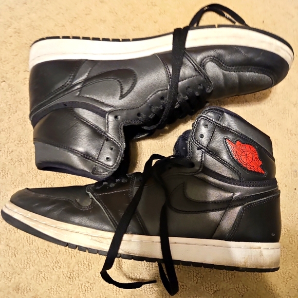 Nike Air Jordan 1 Black Satin - Picture 4 of 4